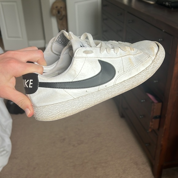 Nikes size 7 - Picture 2 of 3